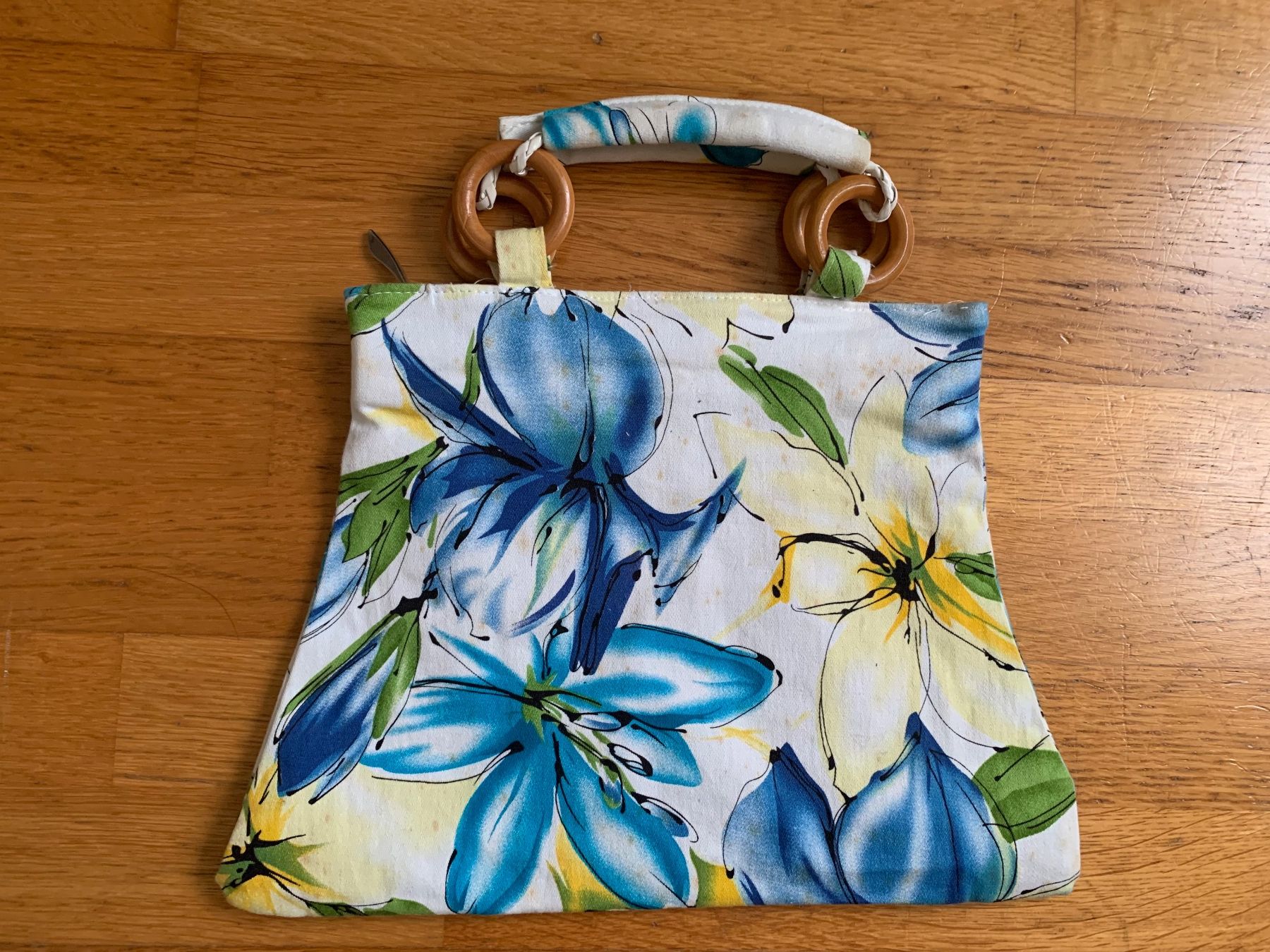 Taschen für Damen: Handtasche Stoff Blumenmuster Holzgriffe – Gebraucht aus Wettswil von cipollina71 1
