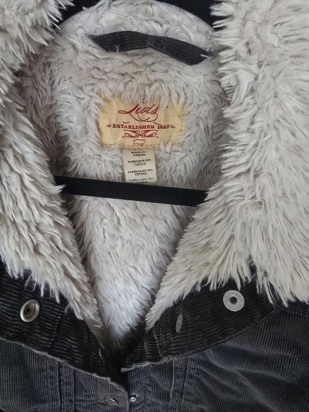Levi's Giacche: Levi's Jacke schwarz mit Fellfutter Gr. L eher M – Usato da Thalwil venduto da Nikkita2 1