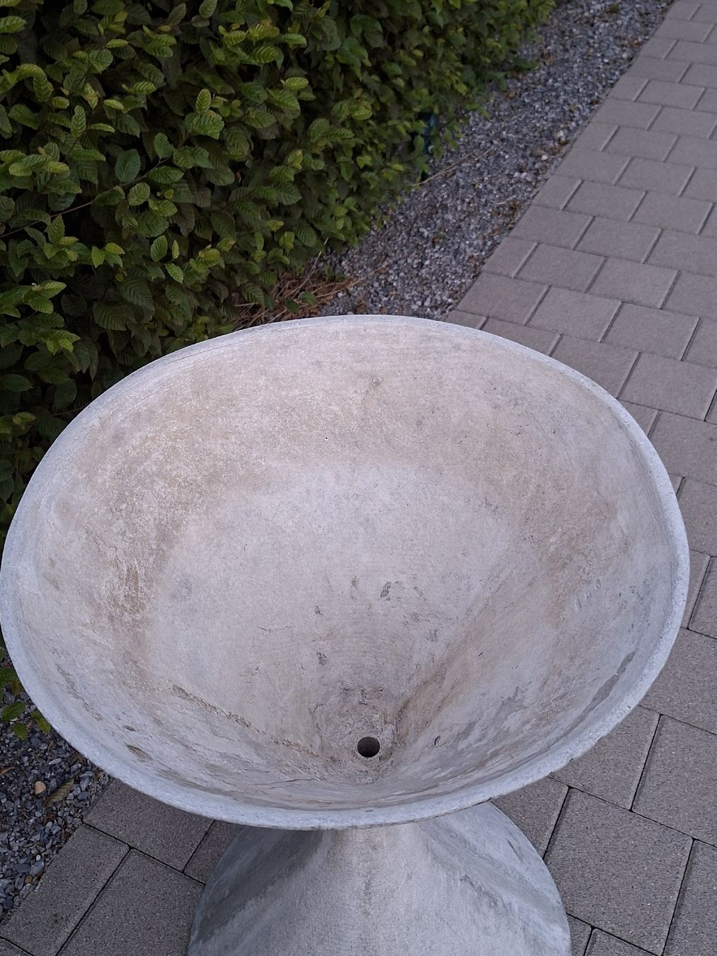 Eternit Vasi per fiori: Willy Guhl Eternit Blumenspindel – Usato da Ganterschwil venduto da HeidiuPeter 1