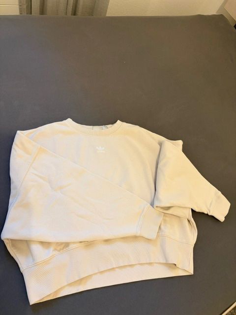 Adidas Pulls & Sweat-shirts: Felpa Adidas – D'occasion à Binningen par son_x7yt 1