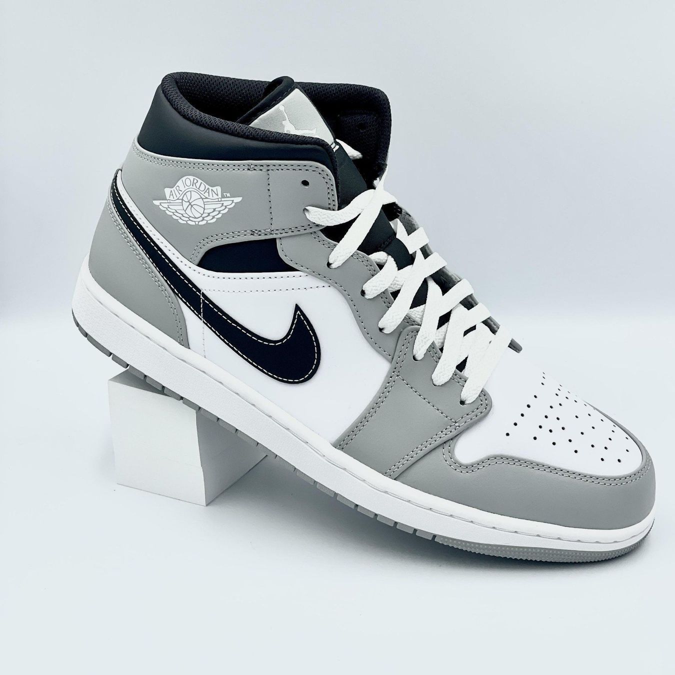 Jordan Scarpe da uomo: Jordan 1 Mid Light Smoke Grey EU 44 – Nuovo e nell'imballaggio originale da Erlinsbach venduto da sasneakers 3