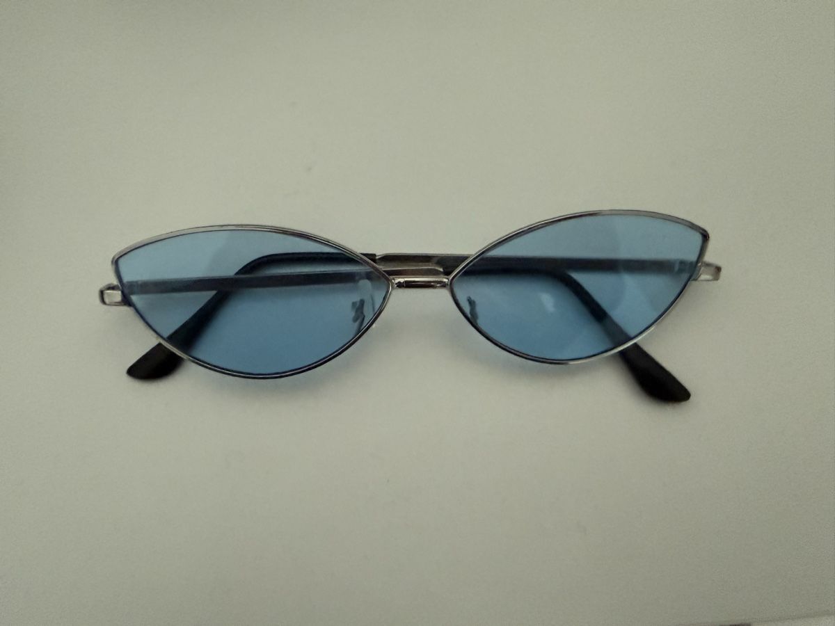 Brillen & Gläser: Coole blaue Sonnenbrille – Gebraucht aus Unterägeri von ann_x8pf