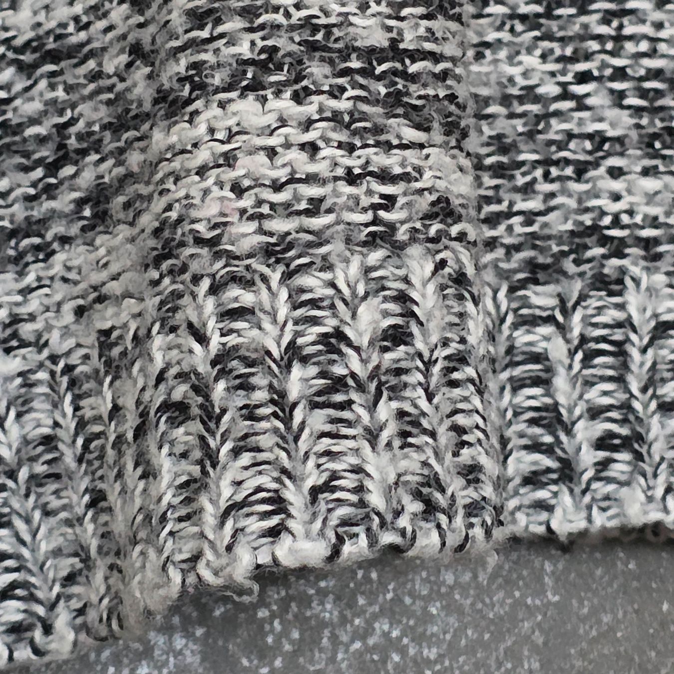 Pulls & Sweat-shirts: 🐸 STRICKPULLOVER XS GRAU MELANGE ACRYL PULLOVER – D'occasion à Môtier (Vully) par Frogs 7
