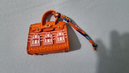 sac en cuir orange pour AirPods ou accessoires