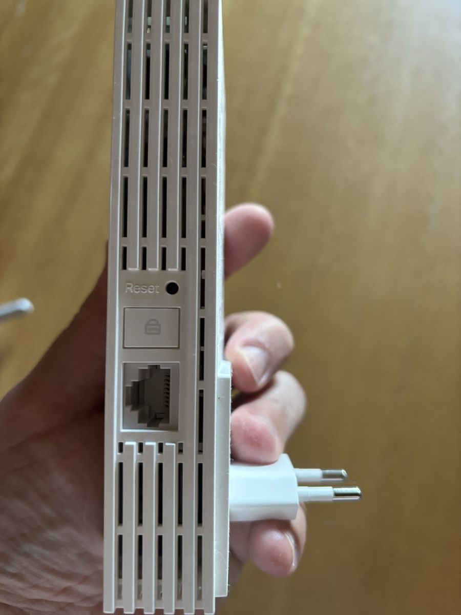 TP-Link Wlan: TP-Link RE700X Wi-Fi 6 Range Extender AX3000 comme neuf  – Gebraucht aus Puidoux von tof_l298 1