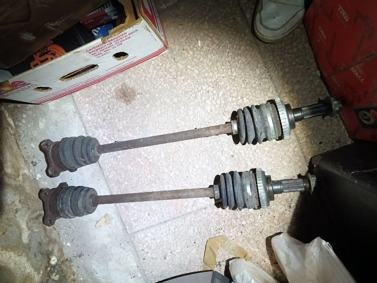 Mazda Tutti pezzi di ricambio auto: Mazda 323 4x4 Gtr Gtx Hinterachswelle – Usato da Gudo venduto da dispo3 1