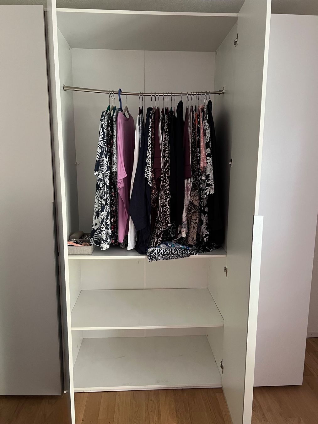 gratis/ zu verschenken 😊. 4-fach-schrank (gebraucht) in huttwil