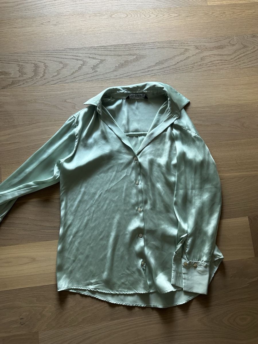 Zara Blusen: Zara Satin Hemd – Gebraucht aus Kloten von niinaa.5
