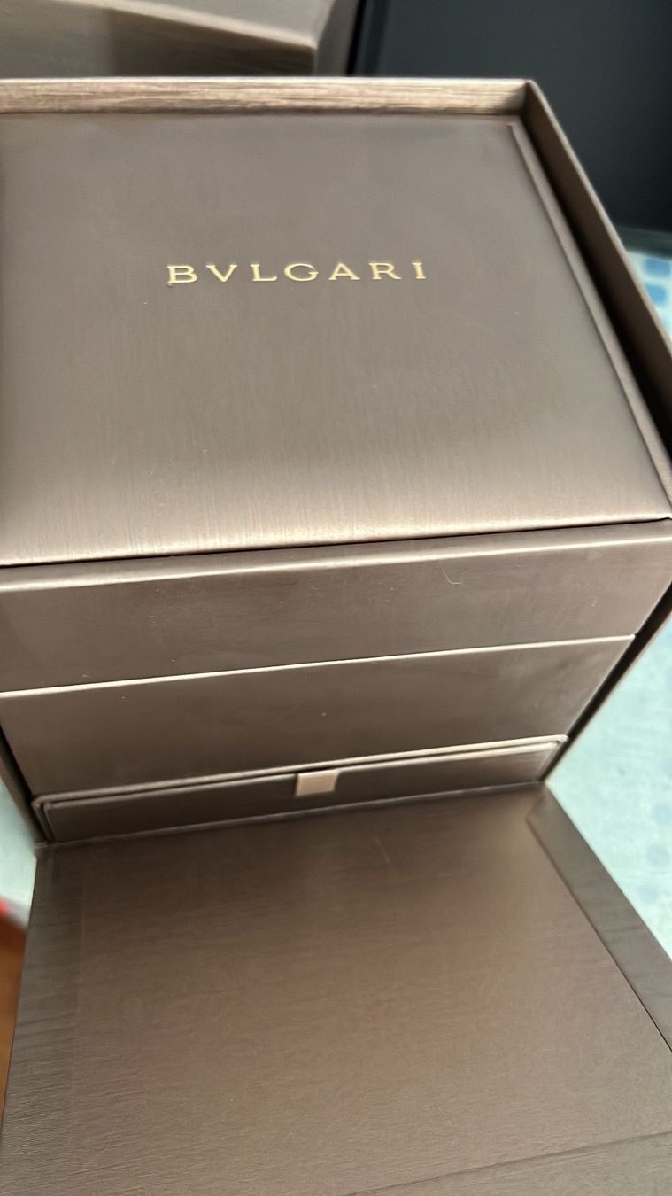 Bulgari Uhrenboxen: Bulgari Uhrenbox mit Kissen – Gebraucht aus Egg b. Zürich von SwissTradingAgency