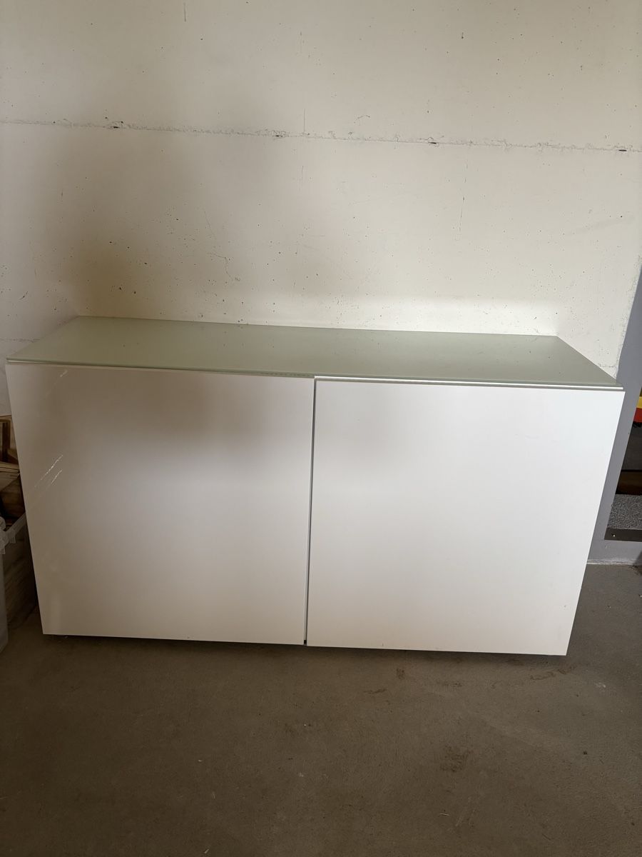 Ikea TV Möbel: Sideboard weiss hochglanz neuwertig 140cm breit – Gebraucht aus Utzigen von ani_8gj2