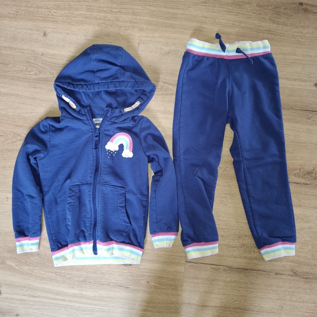 Lotti di vestiti: Trainer-Set blau Gr.104 neuwertig Regenbogen – Nuovo (secondo la descrizione) da Bülach venduto da JAYA379 1