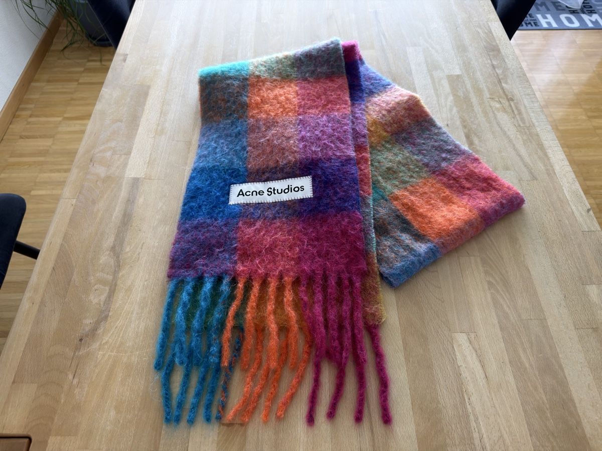 Acne Studios Foulards & écharpes: Acne Studios Mohair Checked Scarf – D'occasion à Männedorf par flo_xbz7 1