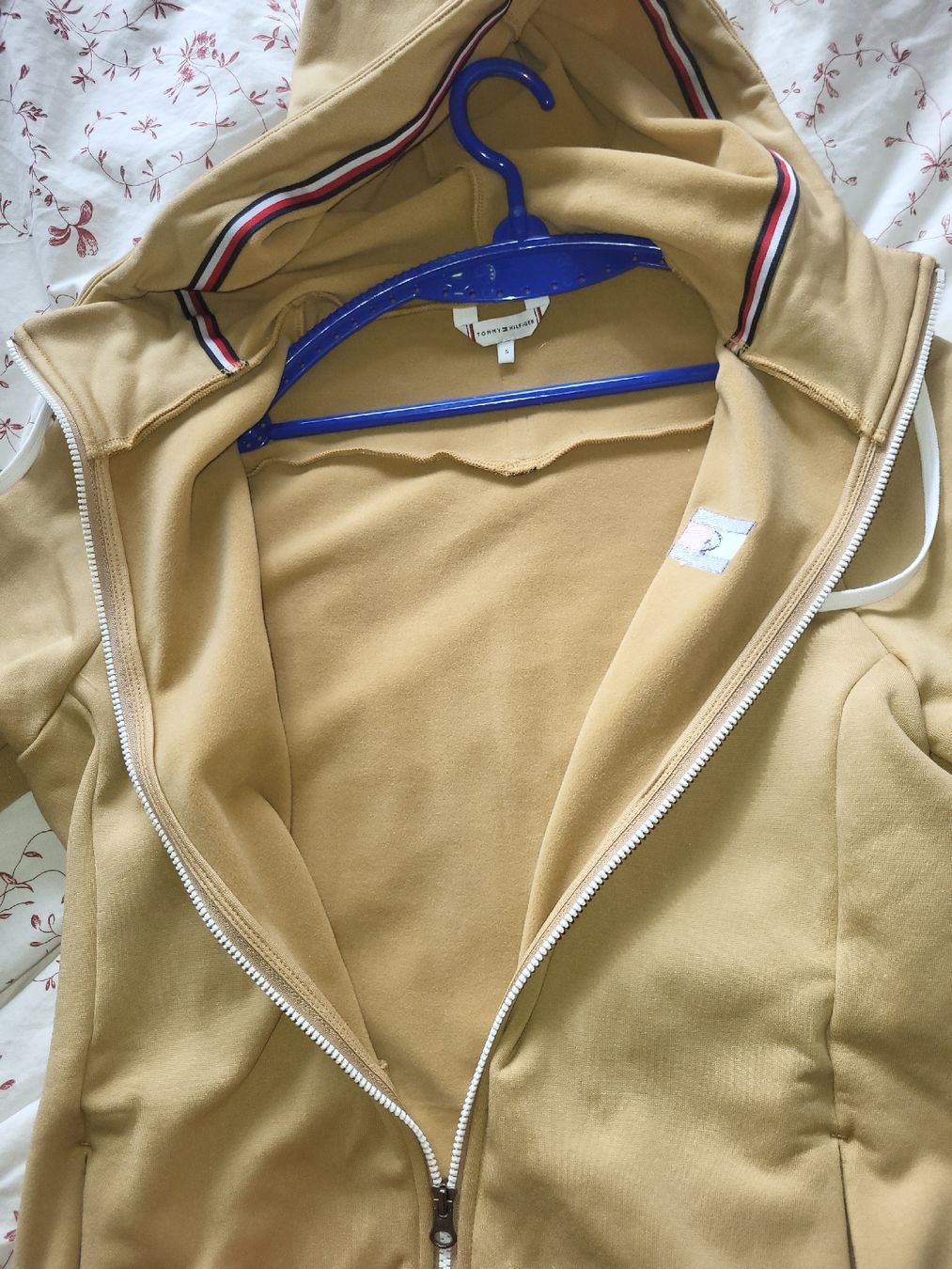Tommy Hilfiger Cappotti: Tommy Hilfiger Jacke – Nuovo (secondo la descrizione) da Neerach venduto da sop_xpg5 1