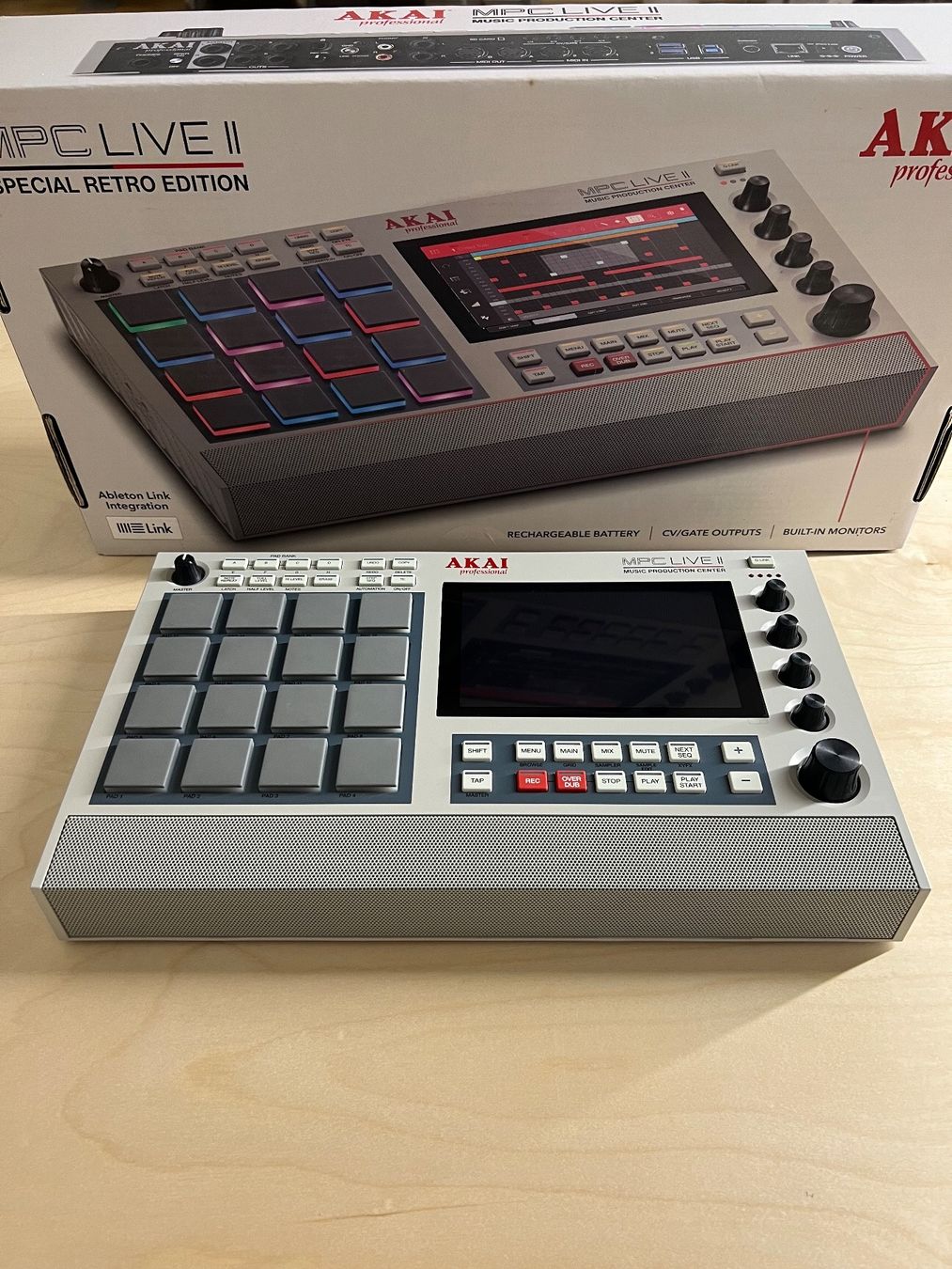 Akai Musikinstrumente: Akai MPC Live II Special Retro Edition – Neu (gemäss Beschreibung) aus Basel von  3