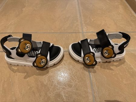 Moschino NWT Sandalen, 32 NP230 Fr