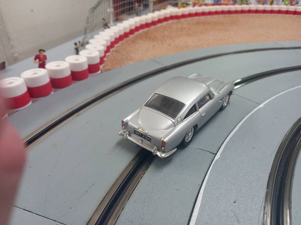 Carrera Piste: Carrera Evolution 132 Aston Martin DB5 – Usato da Langenthal venduto da noa_9wcy 1