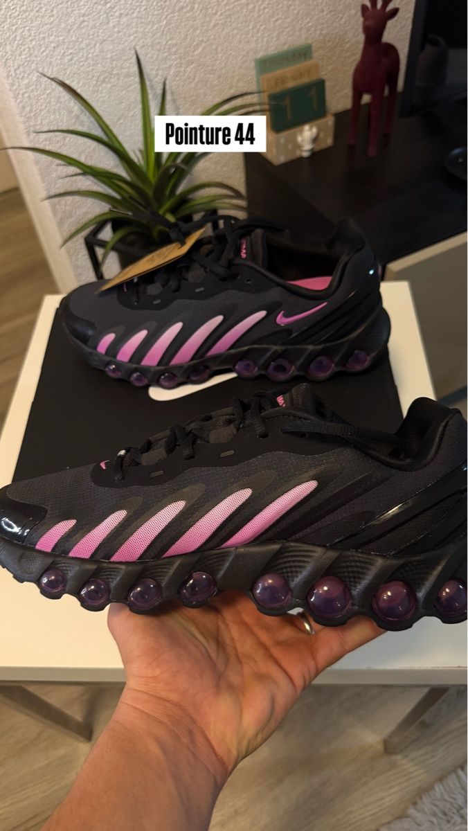 Nike Herrenschuhe: Chaussures Nike Pointure 44 Neuves Boîte – Neu und originalverpackt aus Urtenen-Schönbühl von Big.sanad 1