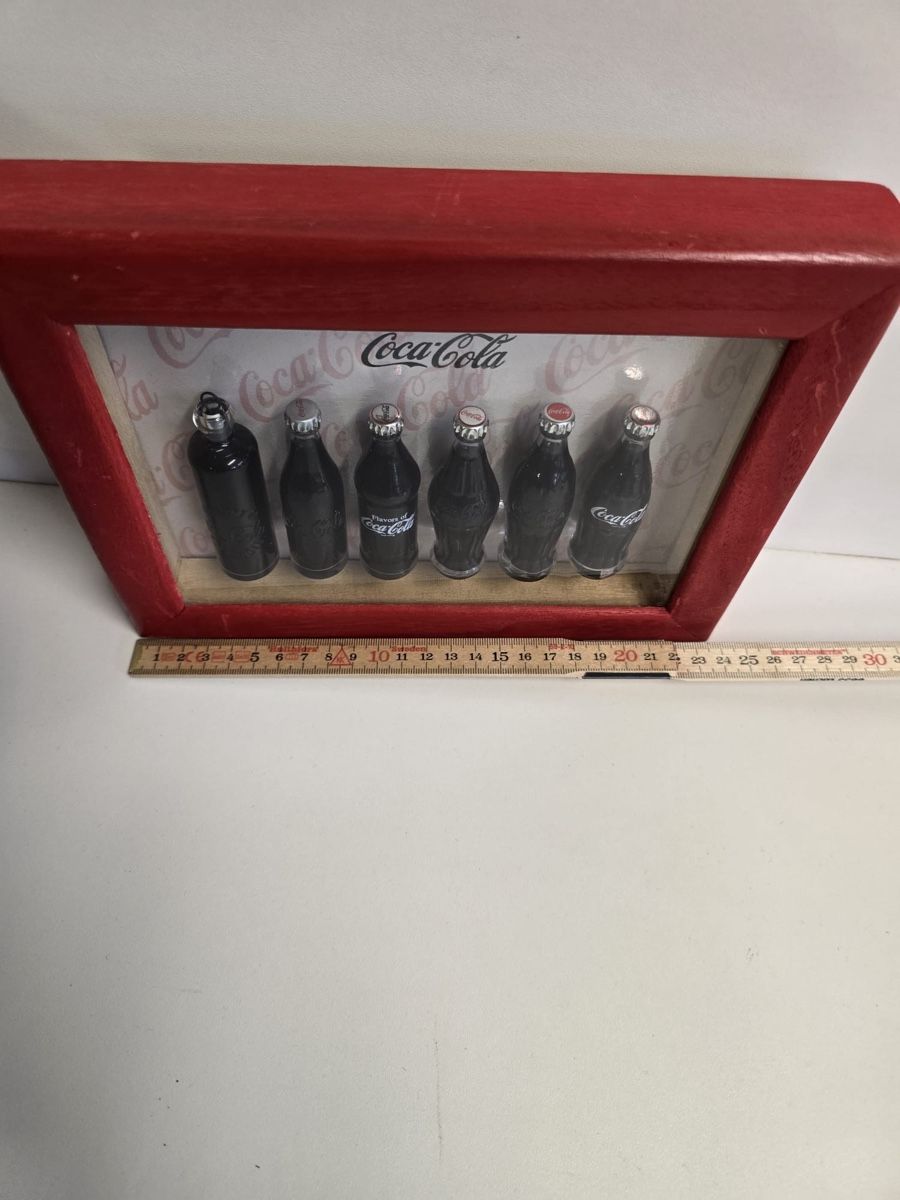 Foto & Immagini: Coca Cola Evolution Bottle - Sammlerstück im Rahmen! – Nuovo (secondo la descrizione) da Oberurnen venduto da jasmin2fel 2