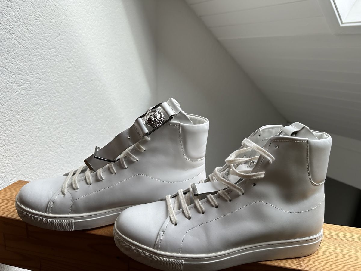 Versace Scarpe da uomo: Weisse Versace Hightop Sneaker Gr. 42 – Usato da Wittenbach venduto da mio_l5mr 2