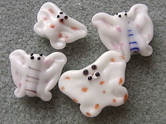 Perle (finte): 2 Glas Schmetterlinge 15mm, weiss – Usato da Alpnachstad venduto da perlengaby