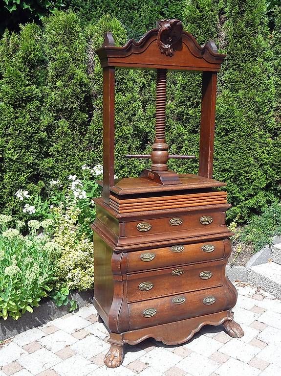 Commodes: Leinenpresse / Kommode, holländisch, Eiche, antik 1870 – D'occasion à Schwerzenbach par Pinut