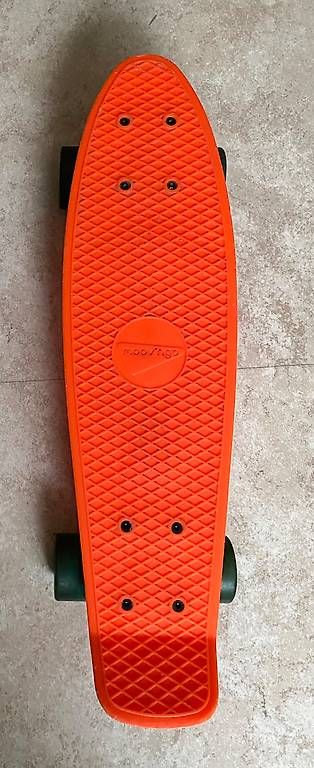 Skateboards: Skateboard aus Plastik – D'occasion à Basel par gee_c6vd