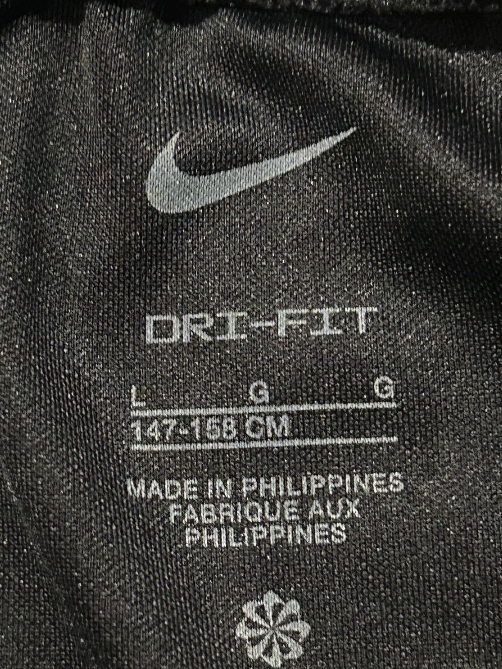 Nike Pantaloni: Nike Shorts Grösse Kinder L – Usato da Lobsigen venduto da HeneM 2