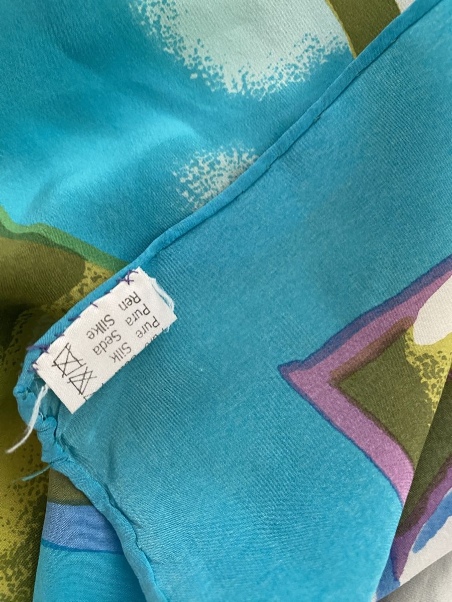 Foulards, Tücher & Schals: Seiden Foulard 🌸 – Gebraucht aus Opfikon von Luis144 5