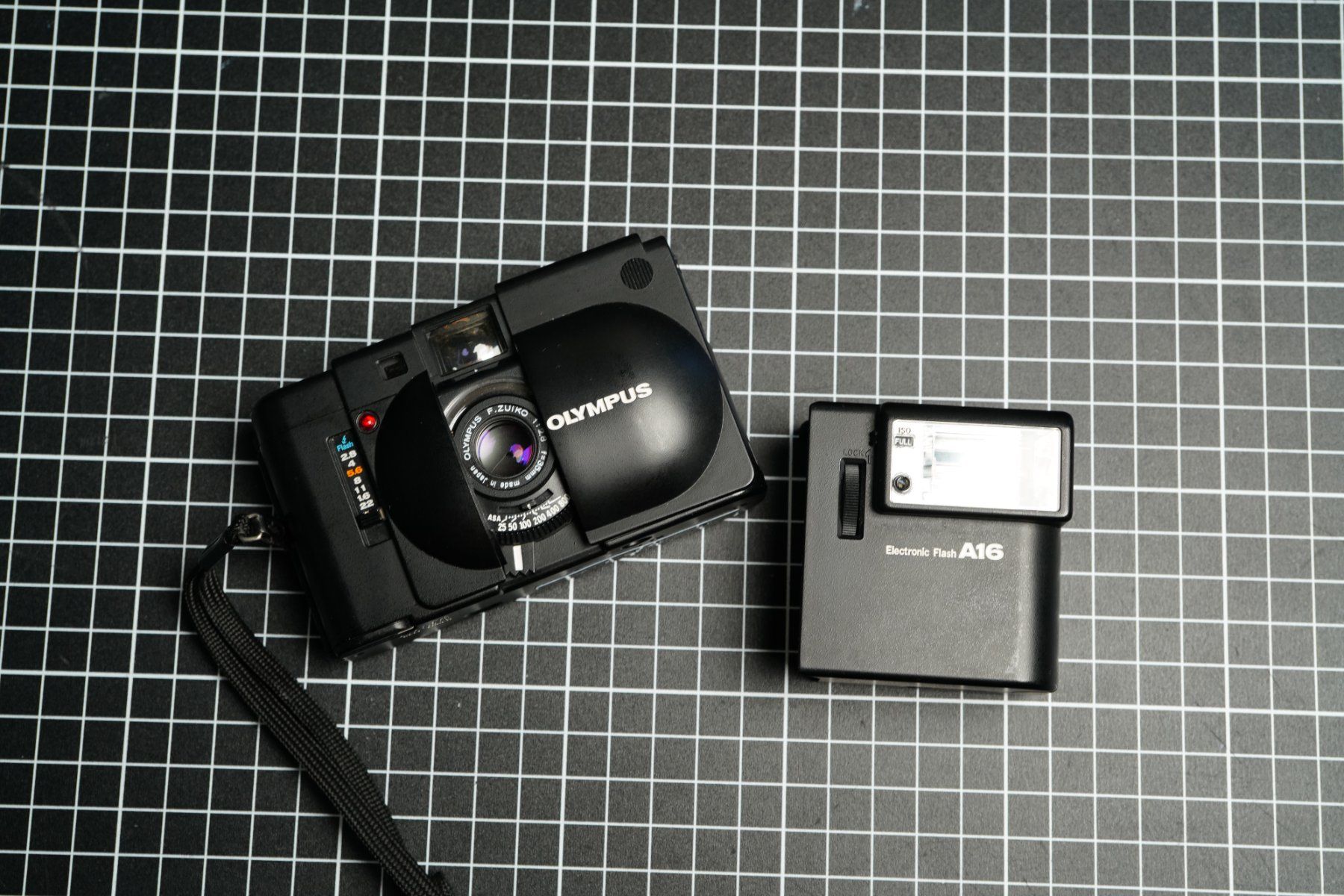 Olympus Kamera: Olympus XA mit A16 Blitz – Gebraucht aus Oberägeri von timm.jpeg