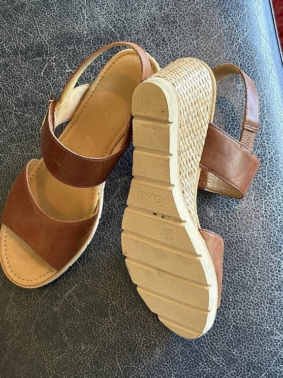 Damenschuhe: Schöne Sandalen in Leder, Größe 6,5 – Gebraucht aus Magden von Mikkaj 2