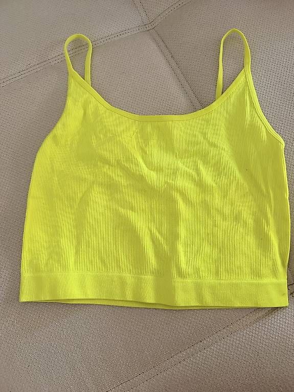 Top:  Neon Crop Top / Seamless Top  – Usato da Kriens venduto da dajaxoxo