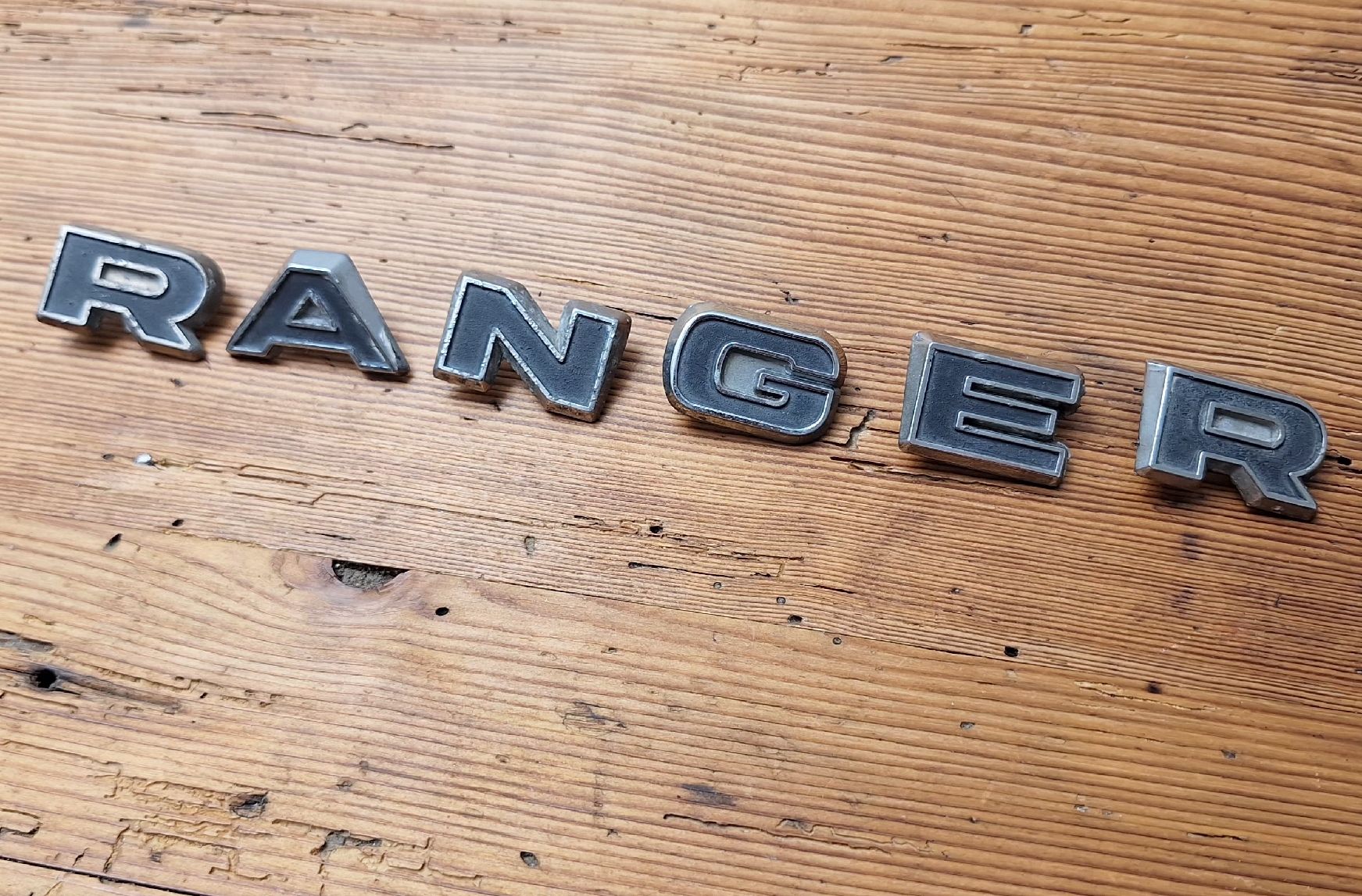 Ford Alle Autoersatzteile: Ford Ranger Schriftzug/Embleme – Gebraucht aus Triesen von BLACKSHEEP75