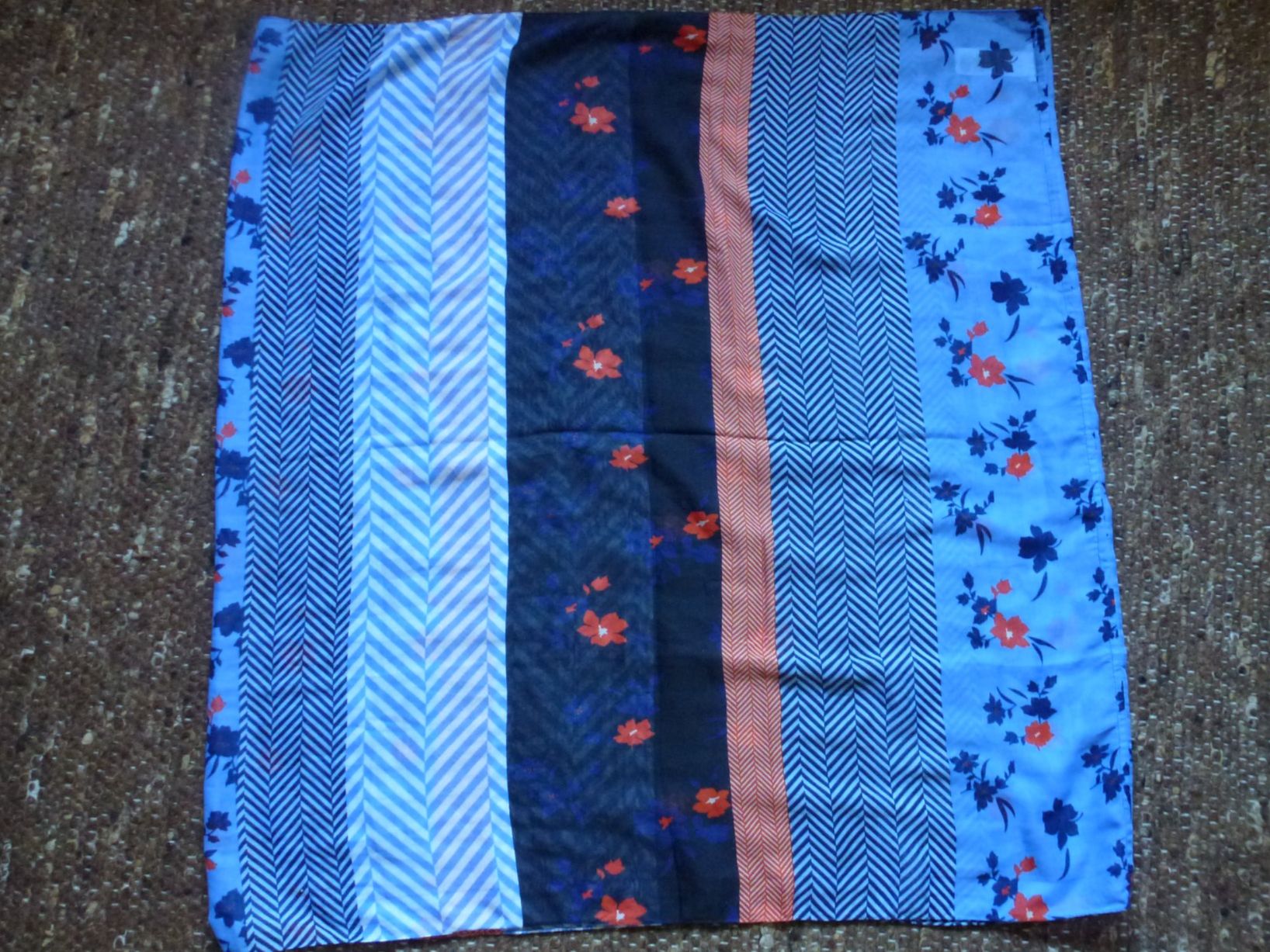 Tom Tailor Foulard & Sciarpe: Loop - Tom Tailor - One Size - 90 x 170 cm – Nuovo (secondo la descrizione) da Mühlrüti venduto da Dadadachs