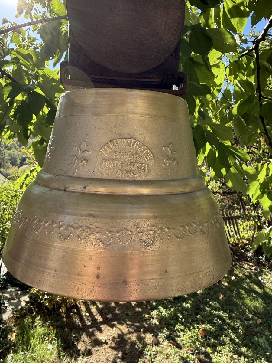 Glocken & Treicheln: Cloche de vache – Gebraucht aus Frinvillier von Samsara77 5