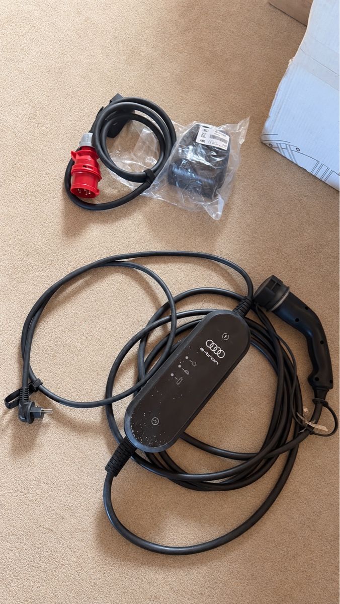 Caricabatterie: Chargeur domestique Audi – Usato da Marsens venduto da Bigout