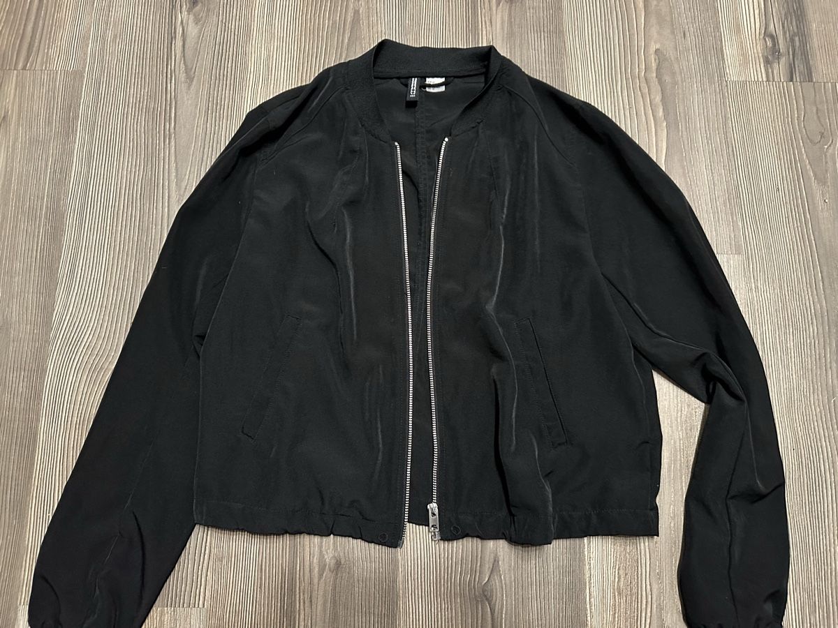 H&M Giacche: leichte Jacke H&M, Grösse 42 / M schwarz – Usato da Schaanwald venduto da ael248 2
