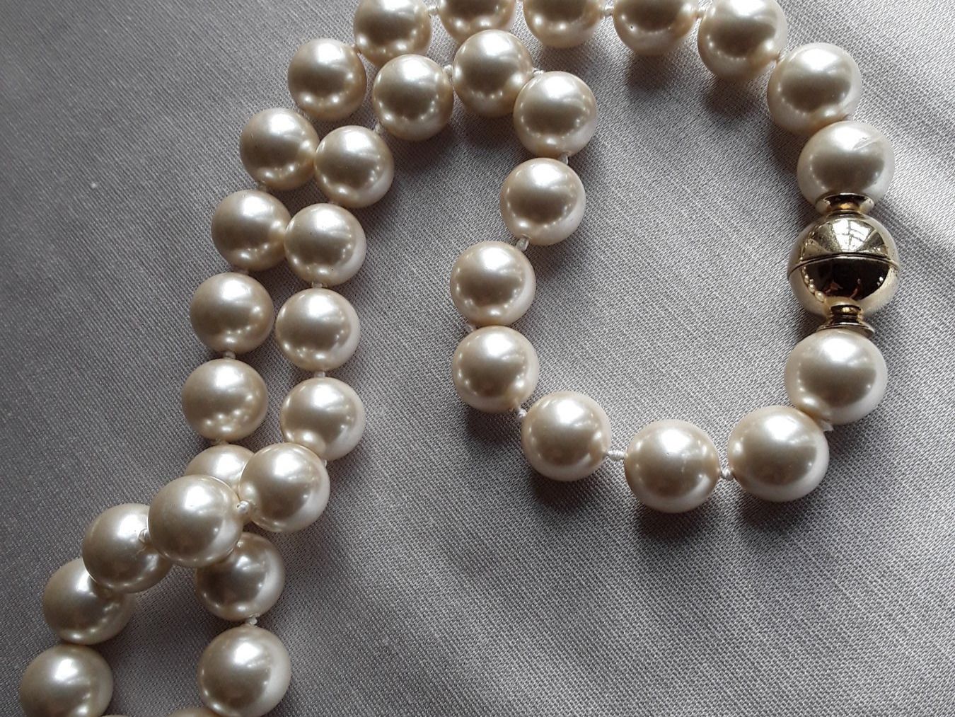 Catenine: Dicke Vintage TOP Perlenkette mit Magnetverschluss – Usato da Zürich venduto da helsan 2
