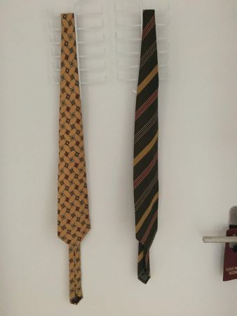 2 Original BALLY Krawatten für den gut gekleideten Mann, NEU