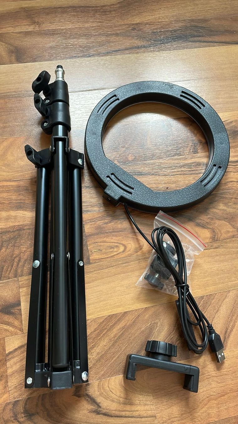 Lampade: Ring Fill Light 8" mit Stativ und Handyhalterung neu – Nuovo (secondo la descrizione) da Schachen b. Reute venduto da Silvan.Nussbaumer 2