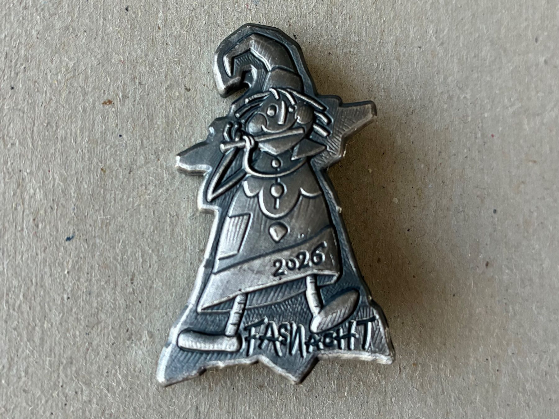 Placchette & Badge: Basler Silber-Fasnachtsplakette 2026 – Usato da Riehen venduto da freestyle_buttons