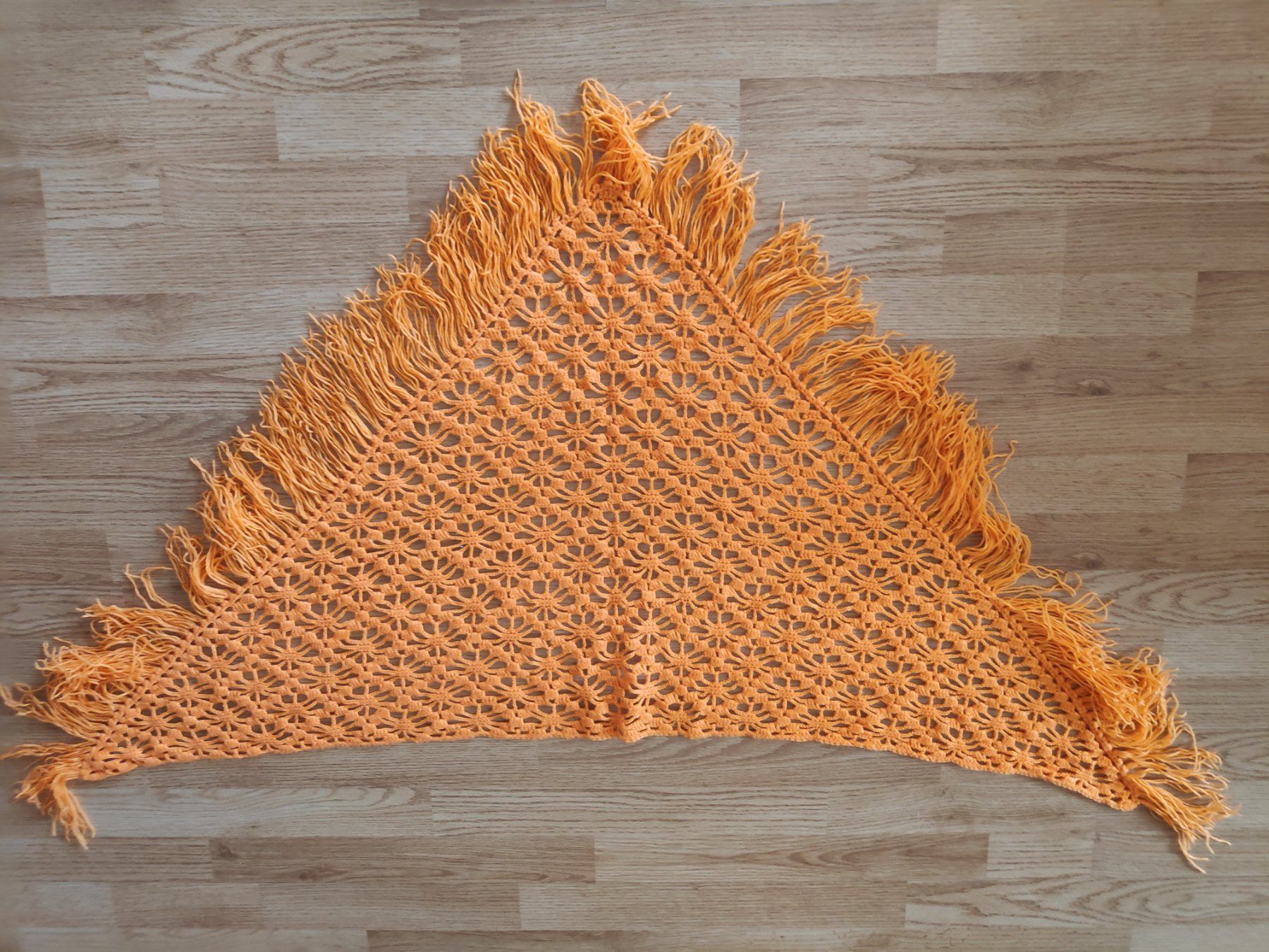 Foulard & Sciarpe: Châle – Nuovo (secondo la descrizione) da Couvet venduto da fat_kyl7