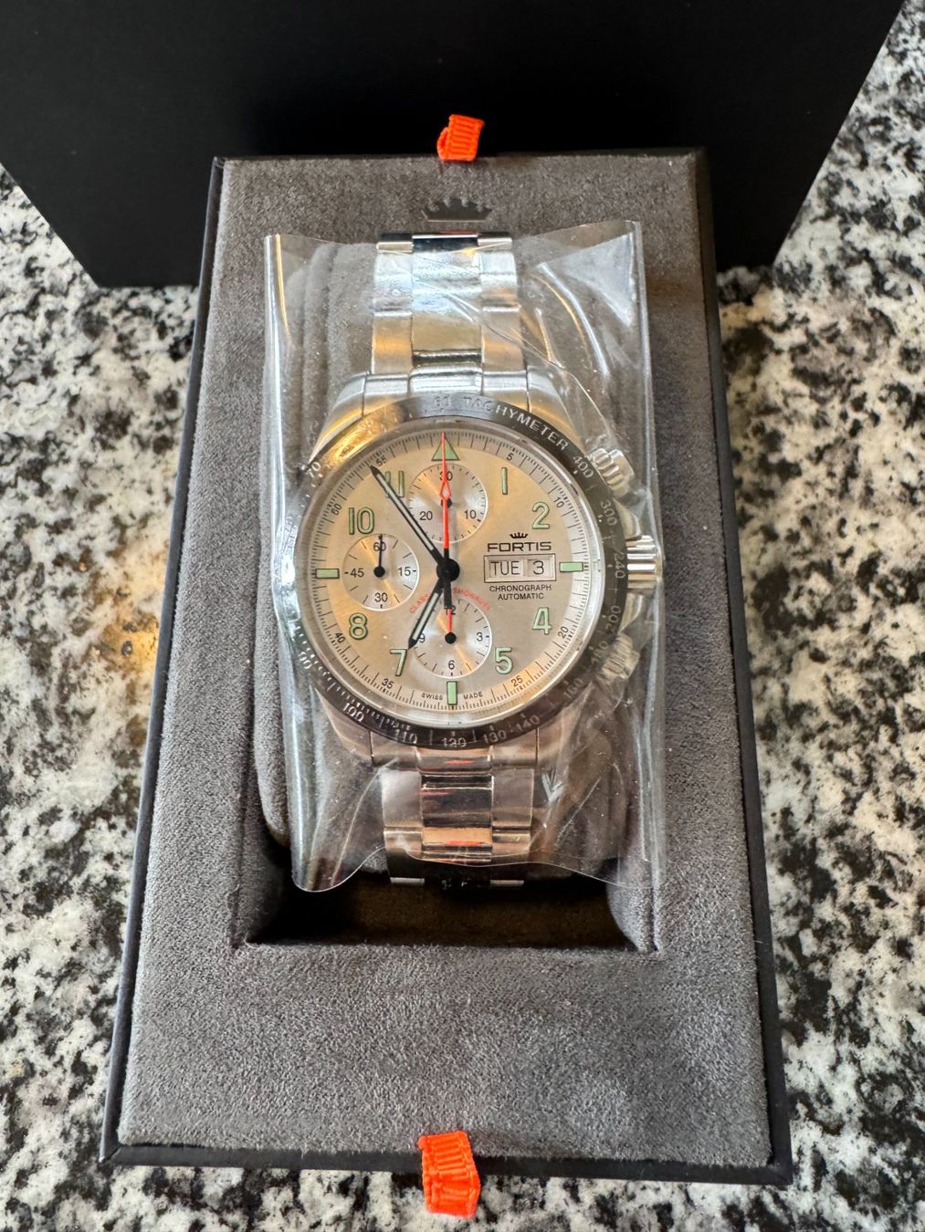 Fortis Orologi: Neue Fortis Classic Cosmonauts Ceramic Chronograph – Nuovo e nell'imballaggio originale da Zürich venduto da Brandswatch 1