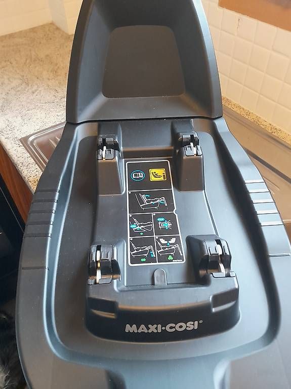 Maxi-Cosi Seggiolini per auto: Maxi Cosi inkl. Station – Usato da Diemtigen venduto da reutiger02 1