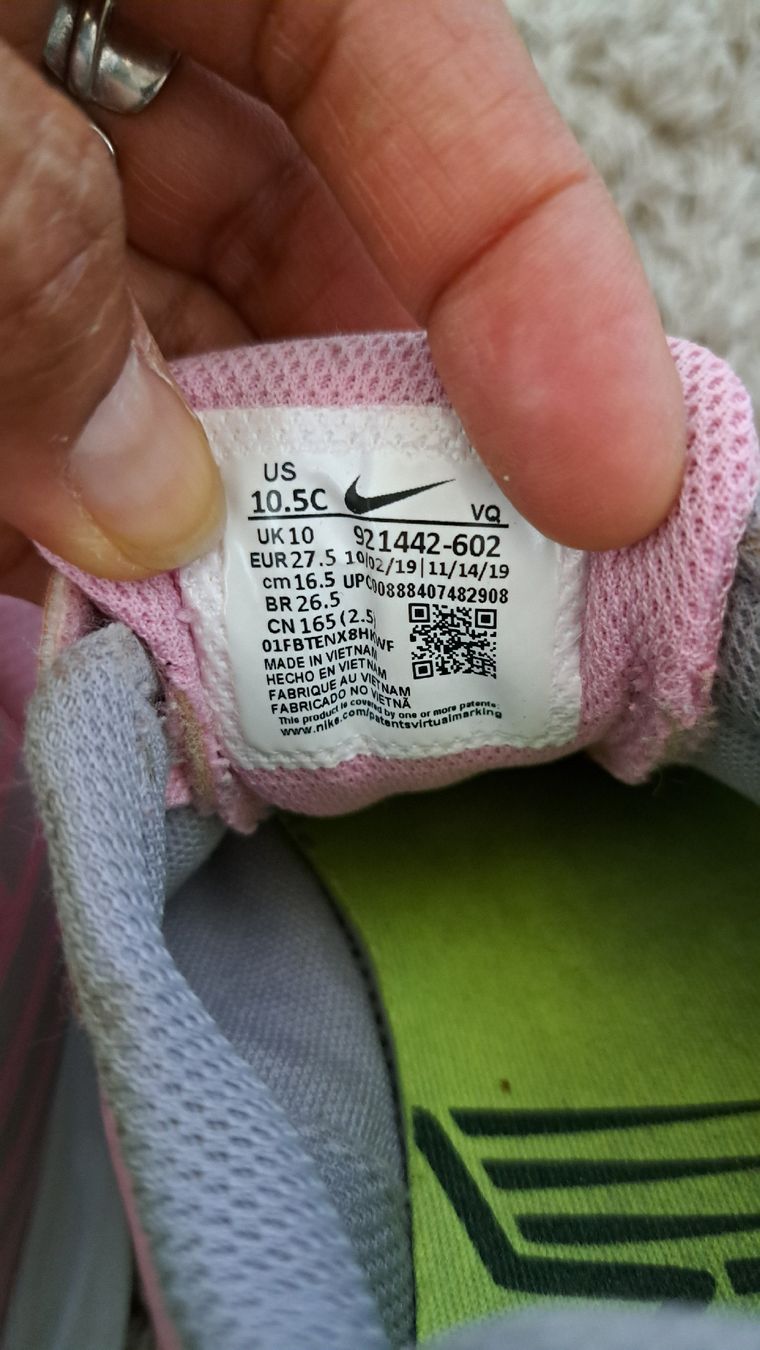 Nike Scarpe per ragazze: chaussures taille 27.5 , bon état, nike  – Usato da Meyrin venduto da Zahra011 5