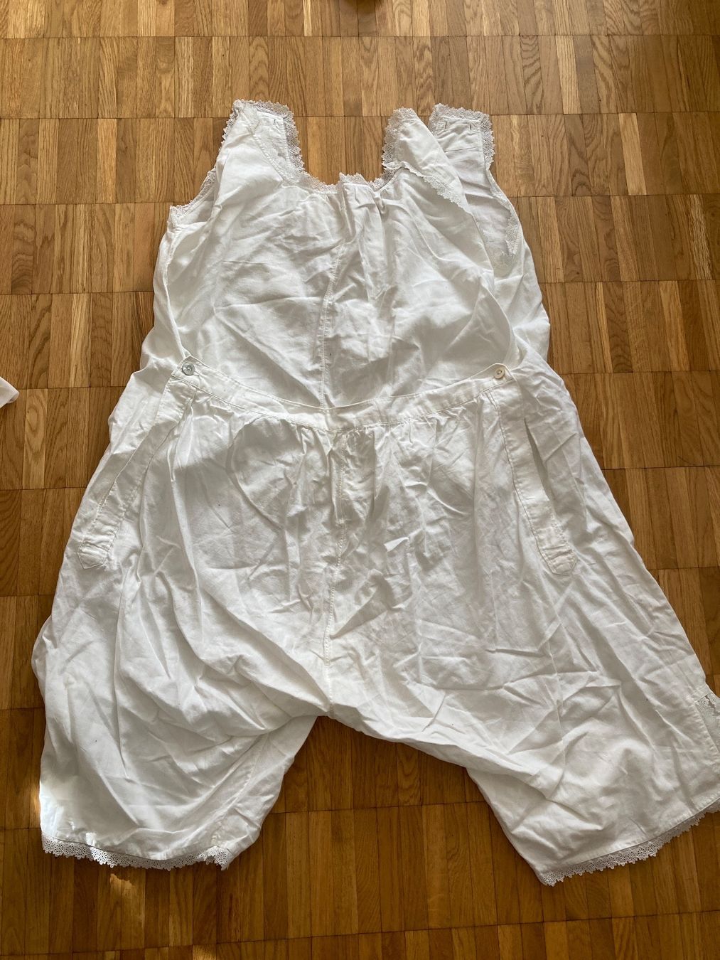 Vestiti: Kleider aus früheren Zeiten – Usato da Winterthur venduto da Quilterin 6