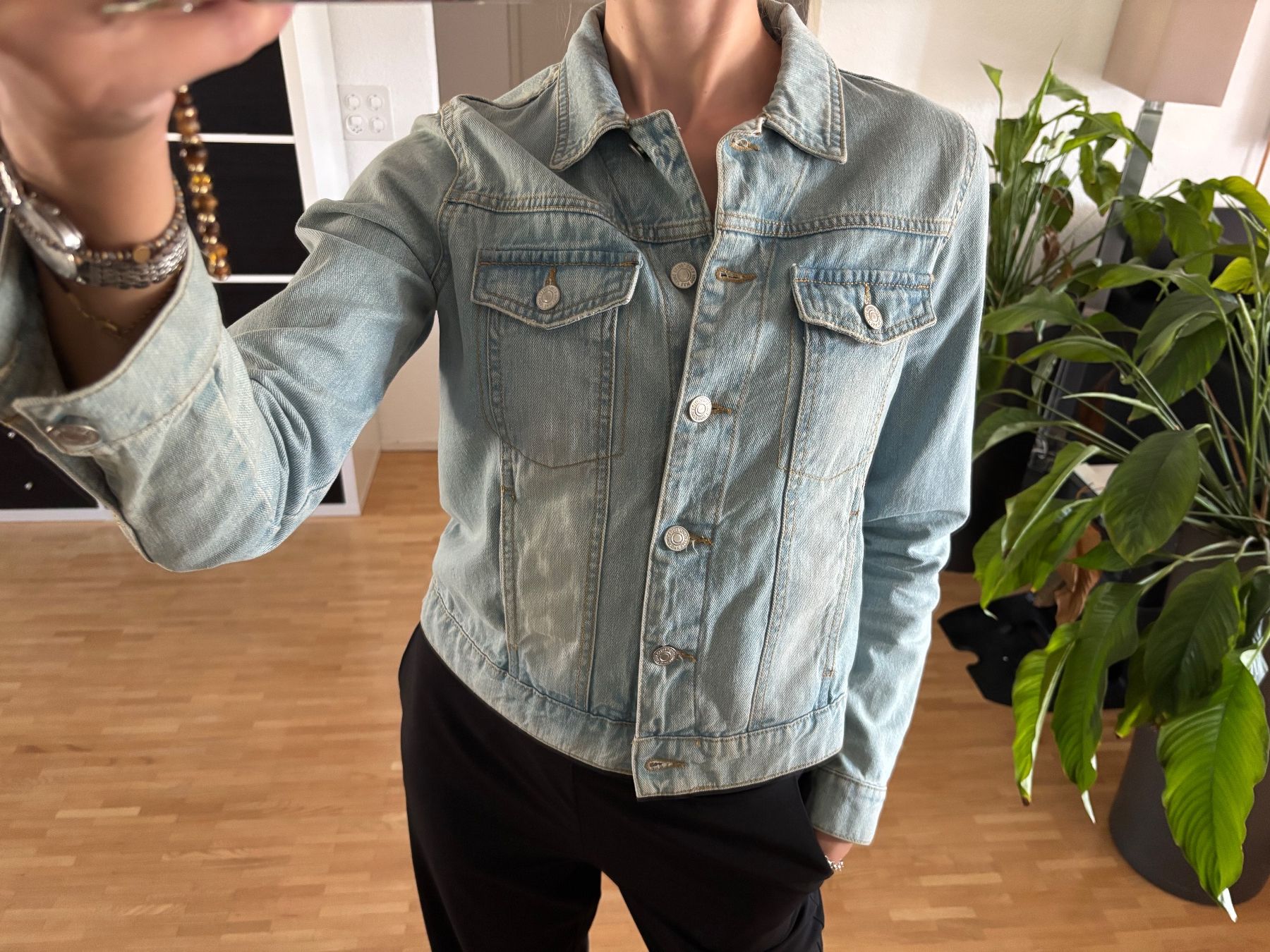 Mango Giacche: Damen Jeansjacke hellblau – Usato da Rhäzüns venduto da Nadl77 1
