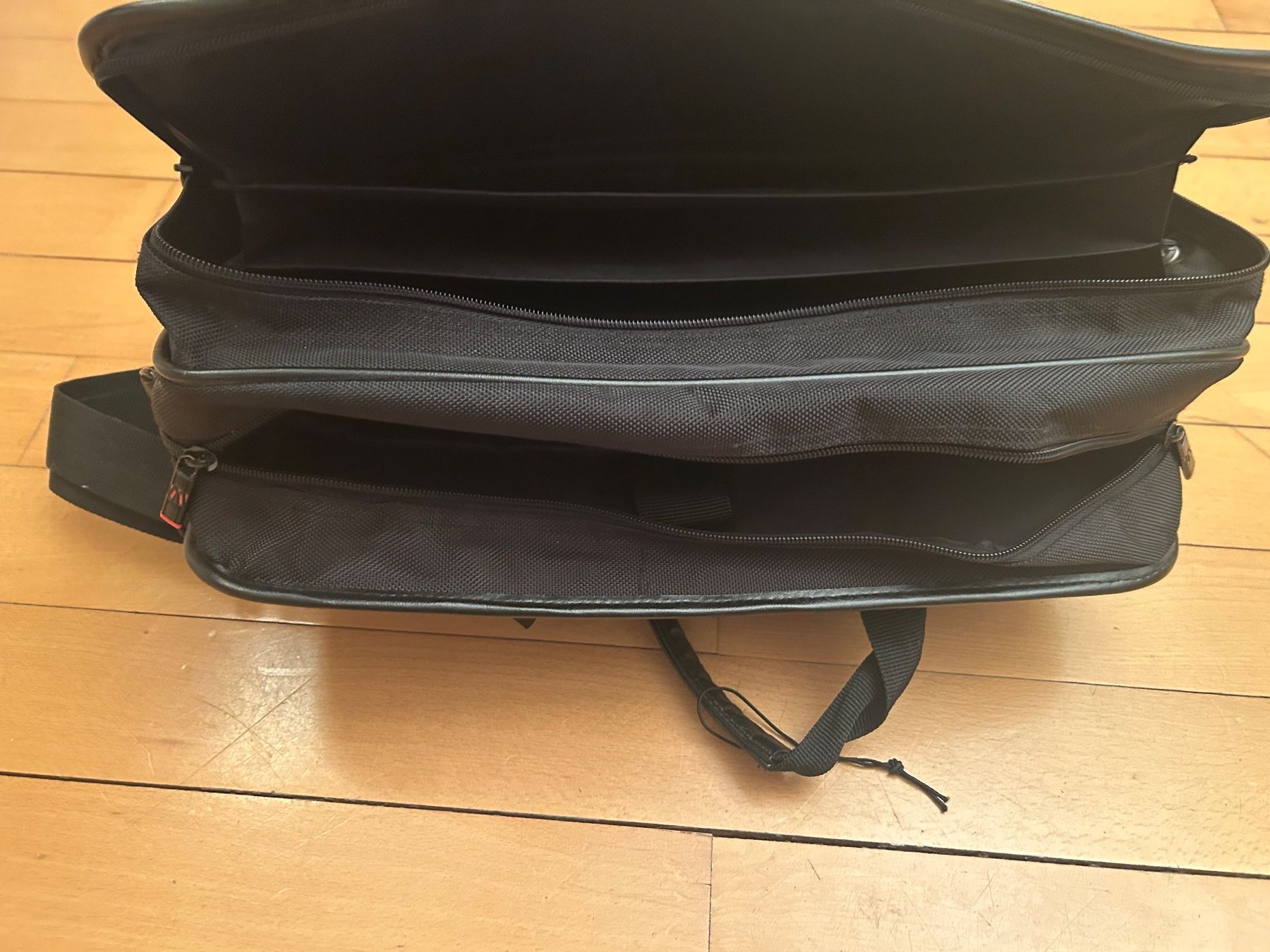 Monolith Valigie & Borse: Monolith Aktentasche aus robustem Nylon, NP 63.- – Usato da Rorschacherberg venduto da Svebe 8