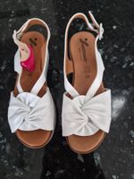 weisse Sandalen