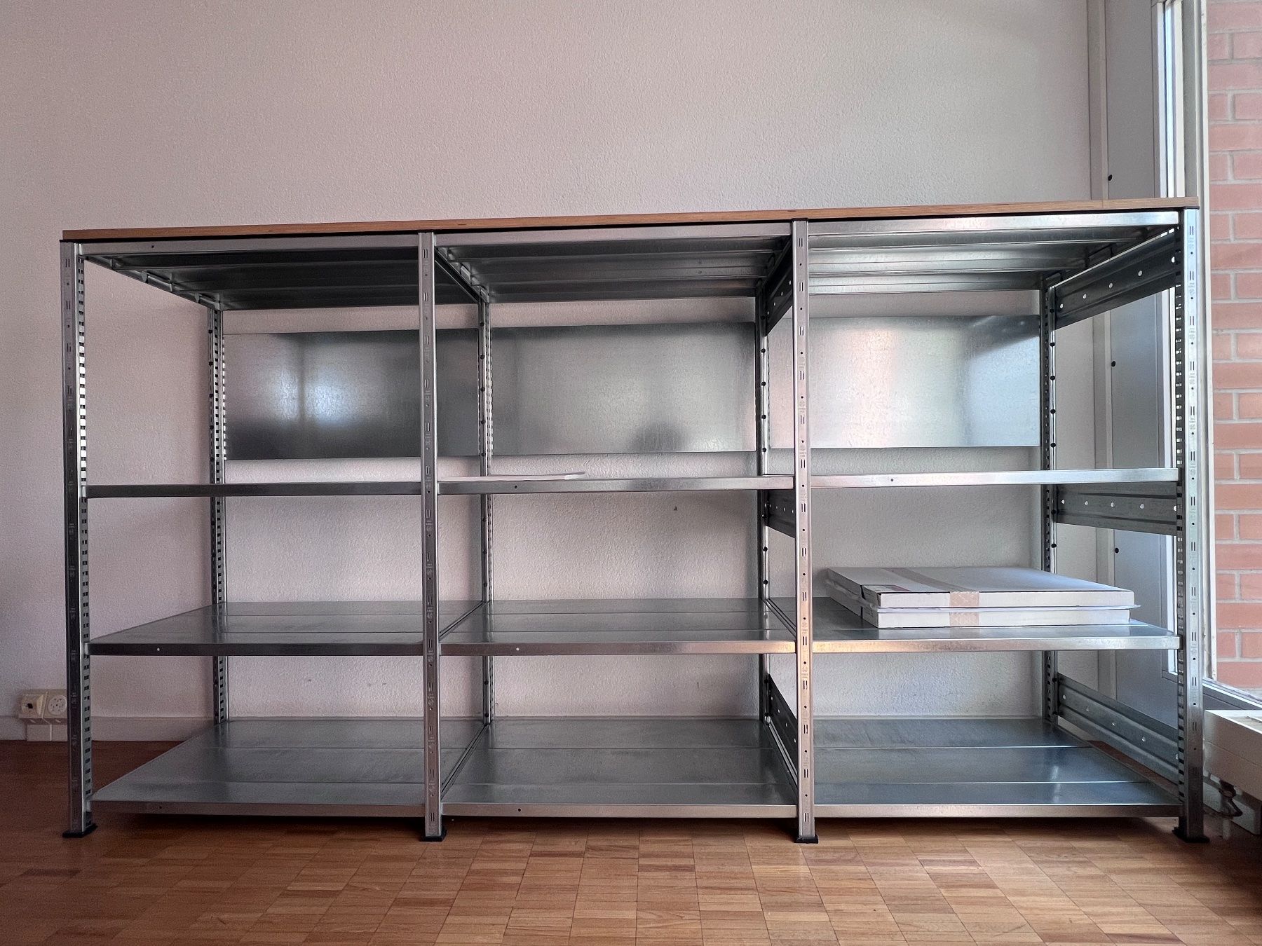 Errex Étagères: Regalsystem Errex mit Holzplatte als Abdeckung – D'occasion à Zürich par wme_n5yf
