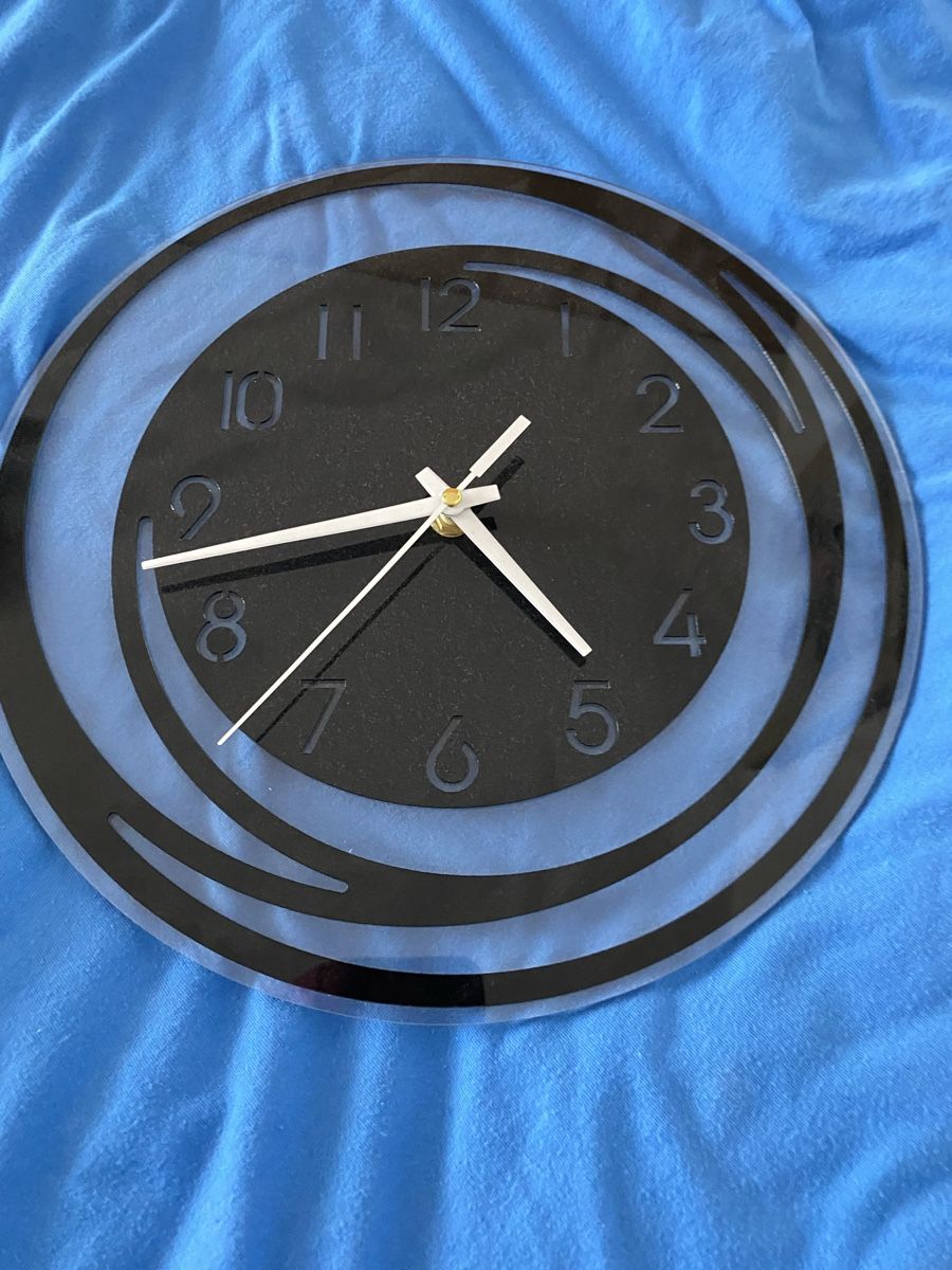 Uhren: moderne Uhr – Gebraucht aus Wiesendangen von Vegas2000